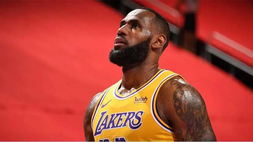 勒布朗脚踝受伤全场砍下39分 湖人队输给鹈鹕队