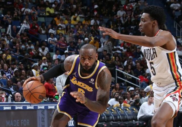 詹皇的脚踝在赛后很疼痛 他表示他讨厌缺席比赛