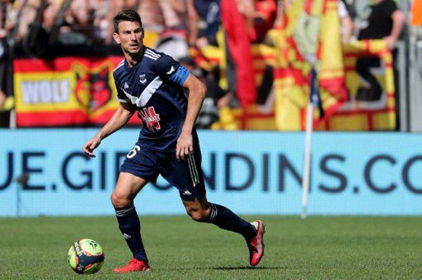 前阿森纳队长科斯切尔尼宣布退役 曾为法国队出场51次