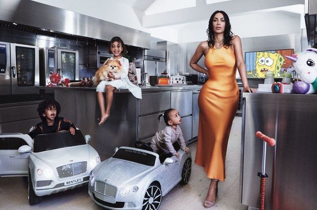 卡戴珊晒男友送钻石项链 项链价格不菲