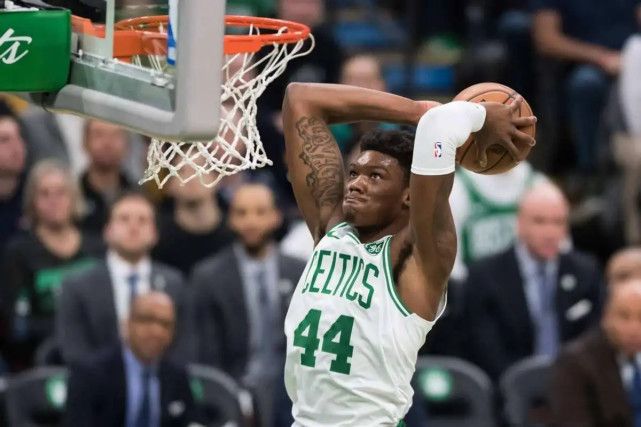 2米成首发中锋 绿军5千万交易了一个奇将