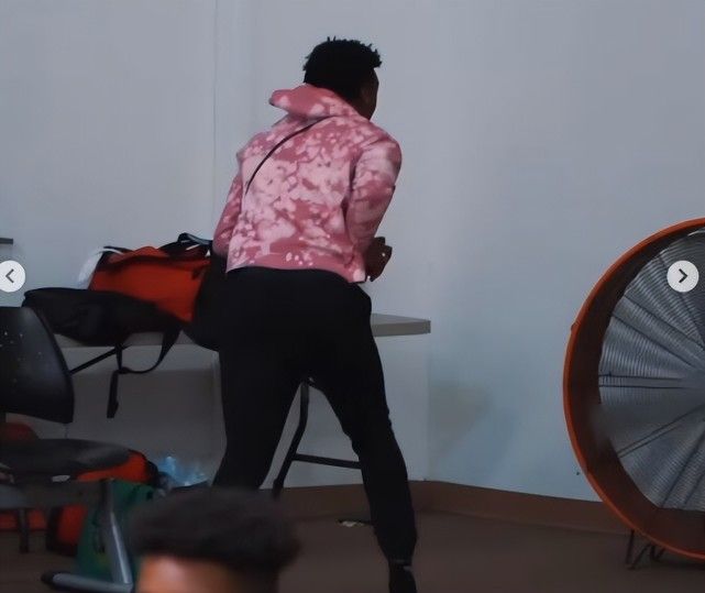 詹姆斯14岁小儿子备战AAU全国赛 身高已经达到了1米85