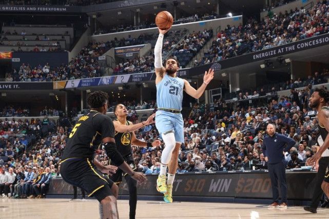 勇士狂输28分 无水无花只能抓瞎