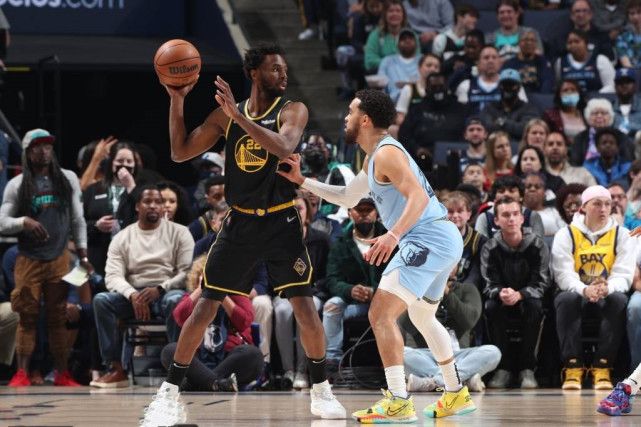 勇士狂输28分 无水无花只能抓瞎