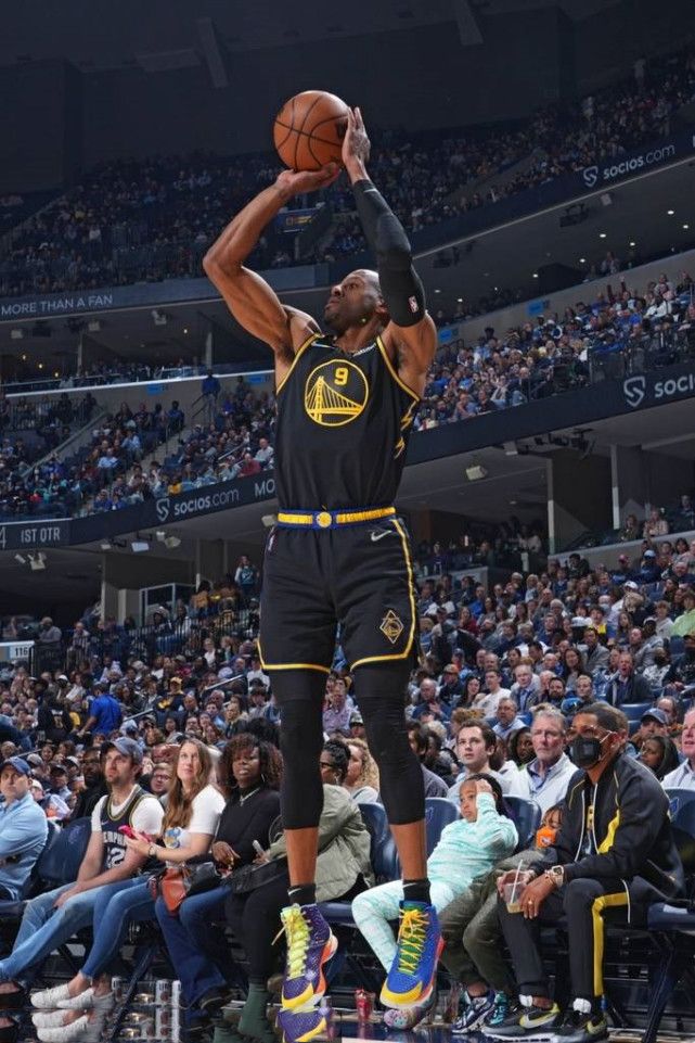 勇士狂输28分 无水无花只能抓瞎