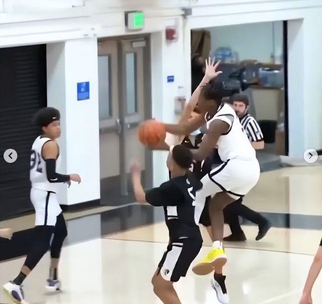 詹姆斯14岁小儿子备战AAU全国赛 身高已经达到了1米85