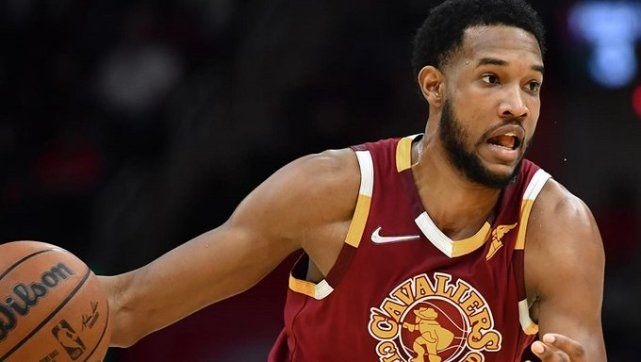 骑士在与魔术比赛中三人受伤 医生分析莫布里脚踝伤势分三级