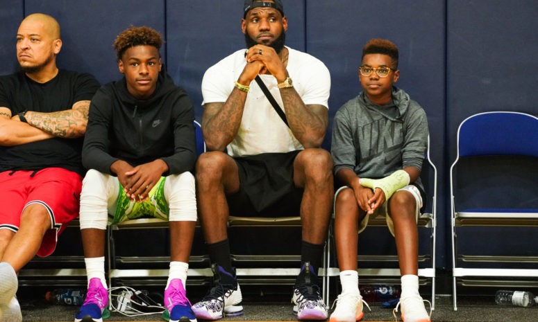 詹姆斯社媒转二儿子AUU首秀 大儿子有望在NBA与其神同框