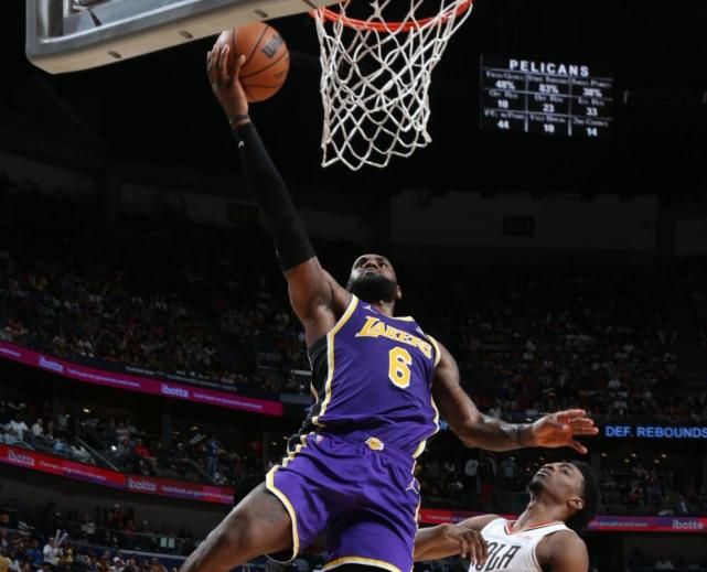 詹皇脚踝肿胀 浓眉开始全部训练