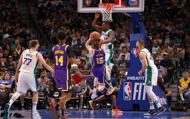 詹姆斯扭伤预计剩余比赛无法出战 湖人被马刺反超