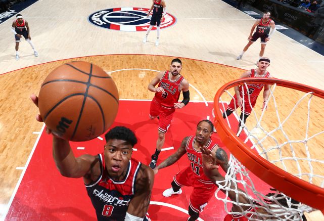 德罗赞32分带队取胜 公牛横扫奇才保住第5
