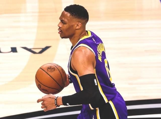 威少带队效果不佳 湖人半场丢82分落后26分