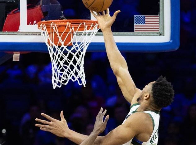 恩比德第三节末段被换下 不满里弗斯的如此安排