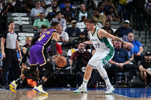 詹姆斯扭伤预计剩余比赛无法出战 湖人被马刺反超