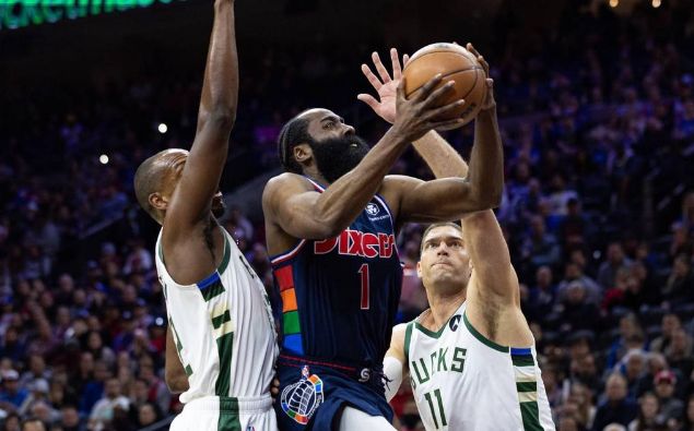 恩比德第三节末段被换下 不满里弗斯的如此安排