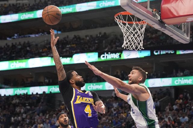 詹姆斯扭伤预计剩余比赛无法出战 湖人被马刺反超