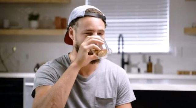 汤普森参加美食节目 灵魂提问库里和爱犬选谁