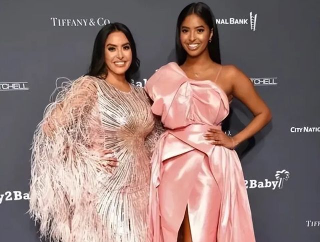 科比19岁女儿身材抢眼 样貌和父亲科比十分神似