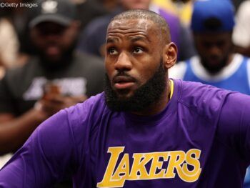 雷布朗正在前往洛杉矶进行康复训练 湖人将迎来3连战