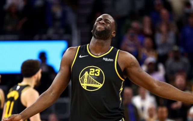 两次漏判都是勇士获利 格林最后时刻出现致命失误