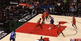 德罗赞打出50分 公牛击败快船主场获胜