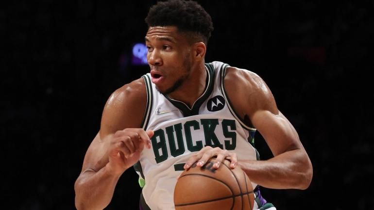 雄鹿队字母哥放大招 44分对阵篮网拿下比赛