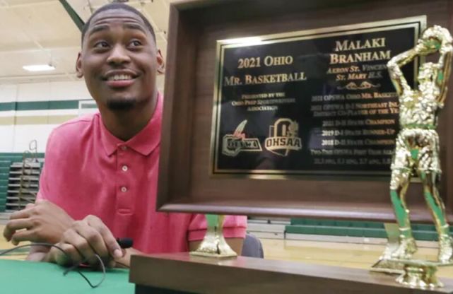 18岁新星宣布参加NBA选秀 詹皇来自同一个高中