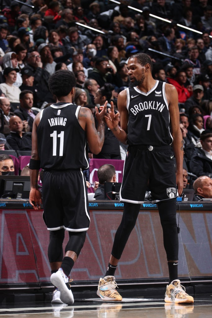 欧文曾直言地球是平的 欧文接受了亚马逊CEO的邀请上太空