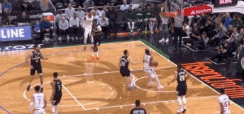 快船狂胜雄鹿 科温顿11记三分轰43分 