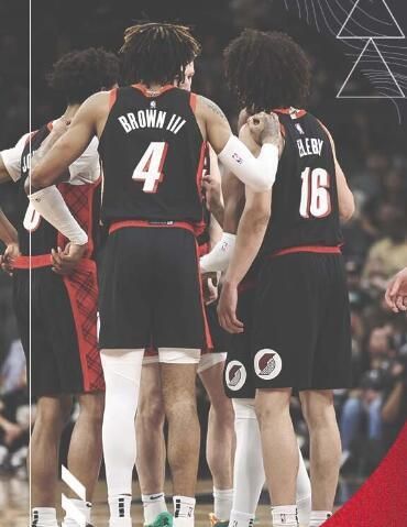 穆雷缺席马刺仍大胜 詹姆斯与戴维斯将一同复出