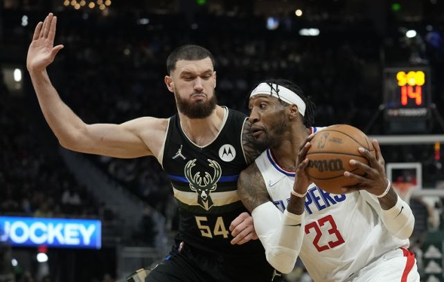 快船狂胜雄鹿 科温顿11记三分轰43分 