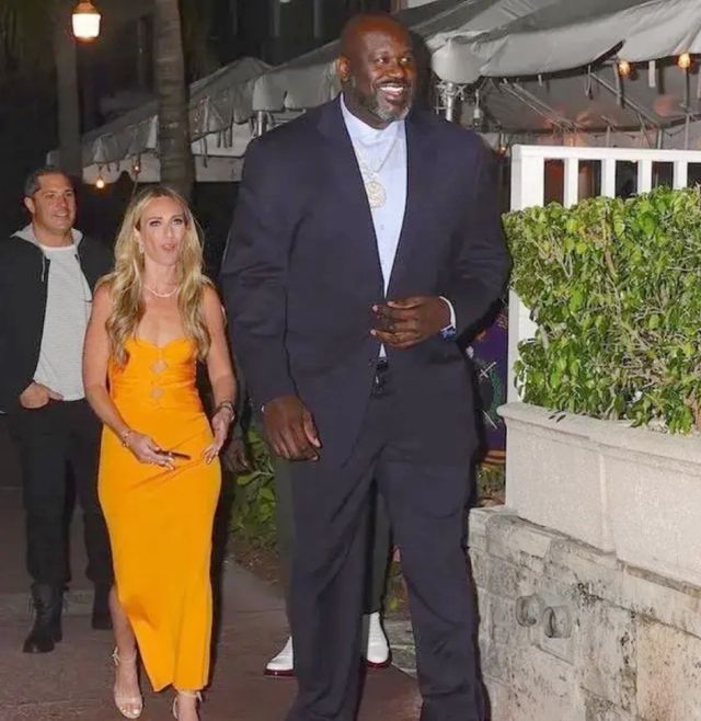 50岁奥尼尔身材又发福体重超400斤 与女友形成鲜明对比