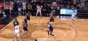 快船狂胜雄鹿 科温顿11记三分轰43分 