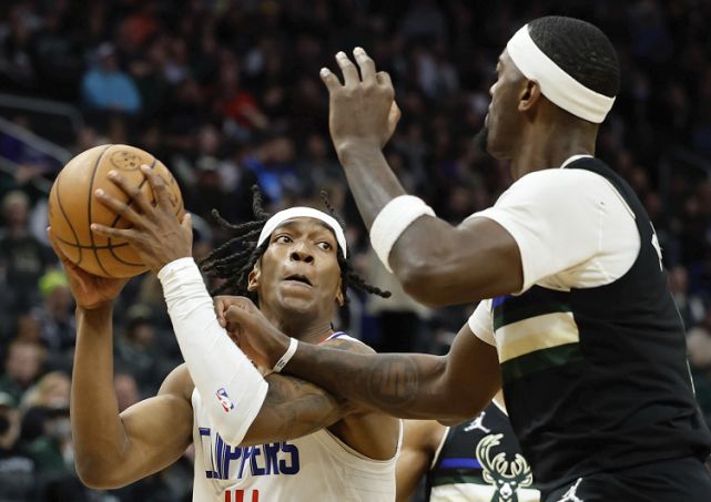 快船狂胜雄鹿 科温顿11记三分轰43分 