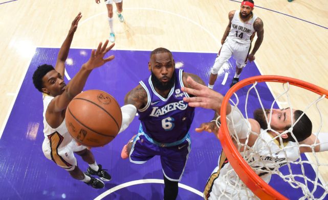 詹姆斯突破被打脸漏吹 最终鹈鹕114-111险胜湖人