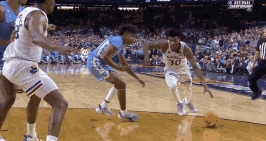 NCAA决赛卫冕4连冠 堪萨斯大学16分大逆转北卡大学