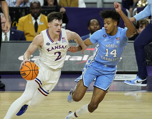 NCAA决赛卫冕4连冠 堪萨斯大学16分大逆转北卡大学