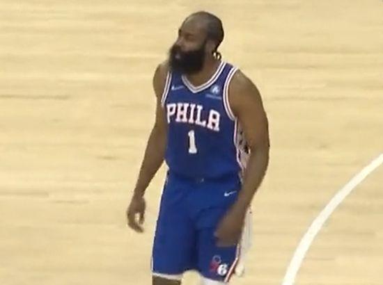 哈登化身纯控卫 为了赢得比赛他甘愿做绿叶