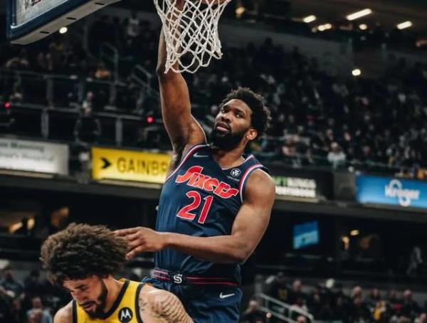 恩比德成NBA得分榜第一 反超詹姆斯