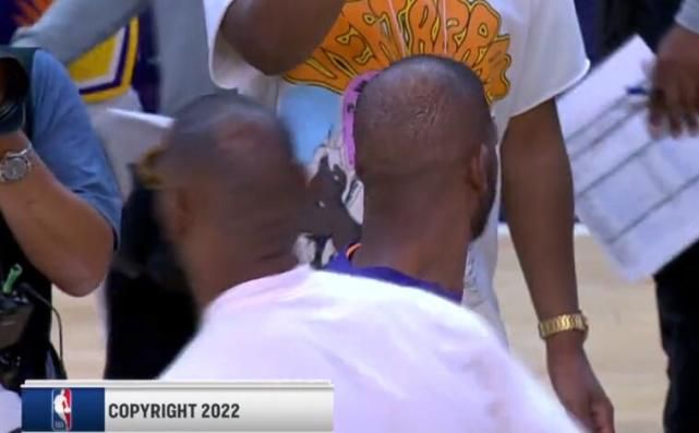 豪华湖人在这一天正式无缘附加赛 马刺上岸而湖人落马