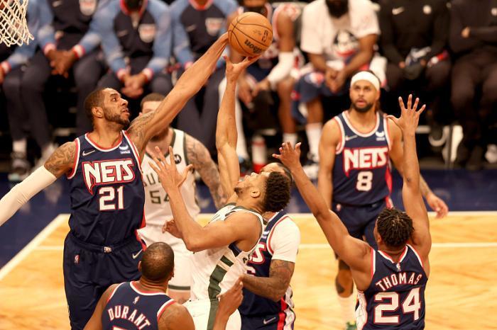 阿尔德里奇降薪700万加盟篮网   哈登为夺冠转向76人