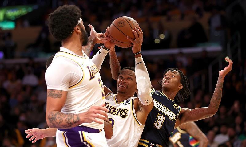 威少为融入湖人 放弃球权或将后悔离开雷霆