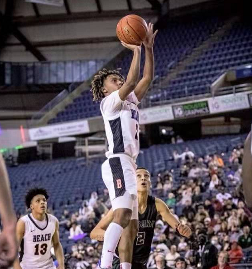 内特·罗宾逊发布与贾马尔·克劳福德合照 身材有略微的发福