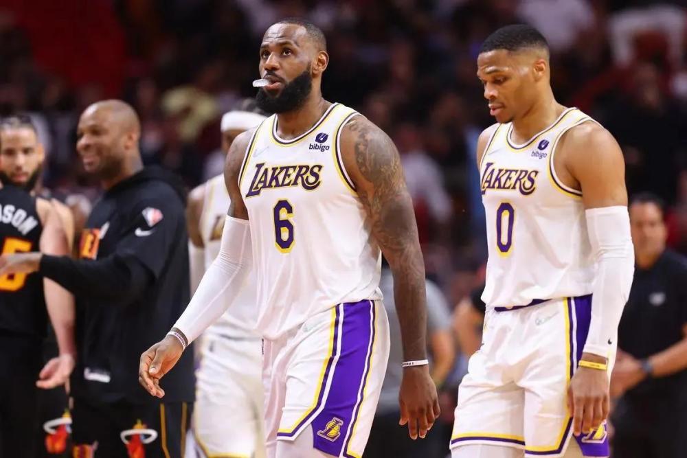 詹姆斯的赛季战绩对决 这是詹姆斯职业生涯最糟糕的赛季