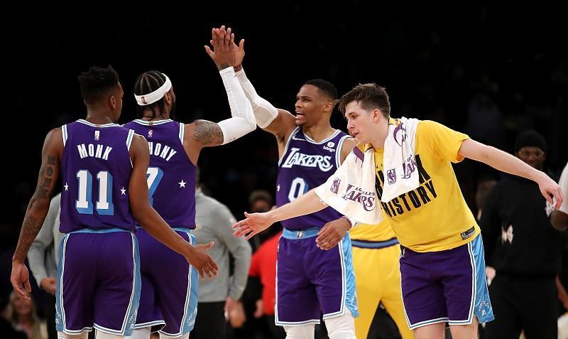 威少为融入湖人 放弃球权或将后悔离开雷霆