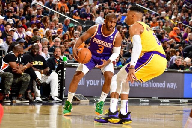 波波亲手了结湖人 詹姆斯的得分王的位置被占