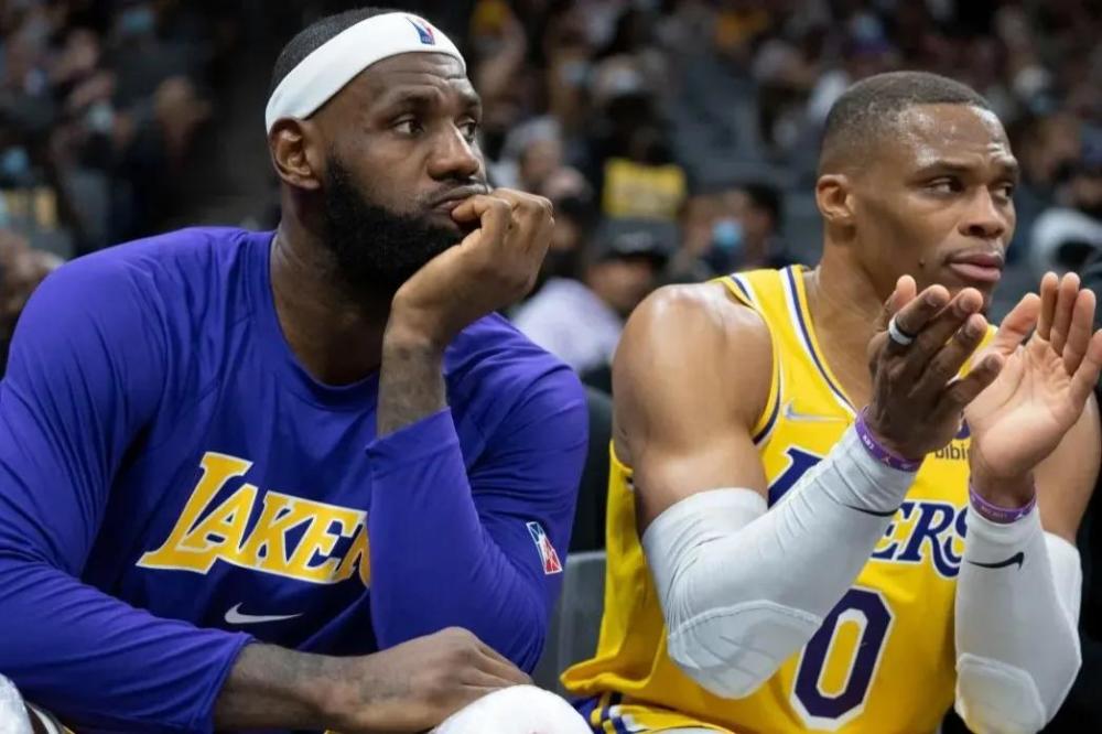 詹姆斯的赛季战绩对决 这是詹姆斯职业生涯最糟糕的赛季