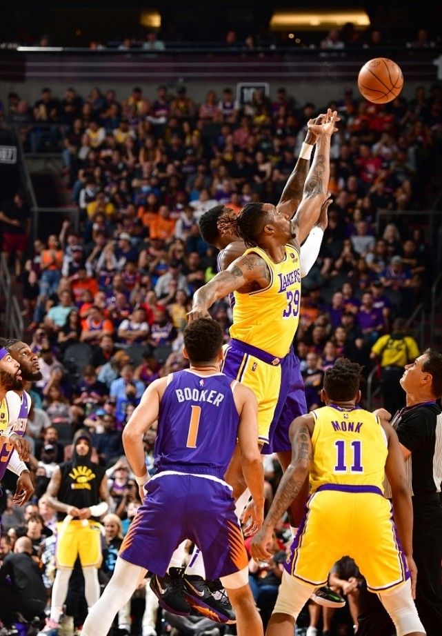 湖人7连败无缘附加赛 马刺三连胜势头无两