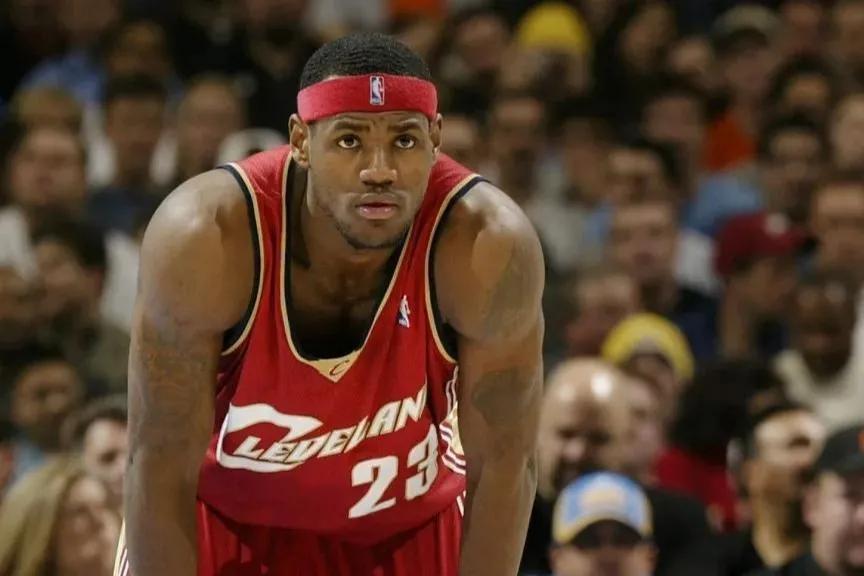 詹姆斯的赛季战绩对决 这是詹姆斯职业生涯最糟糕的赛季