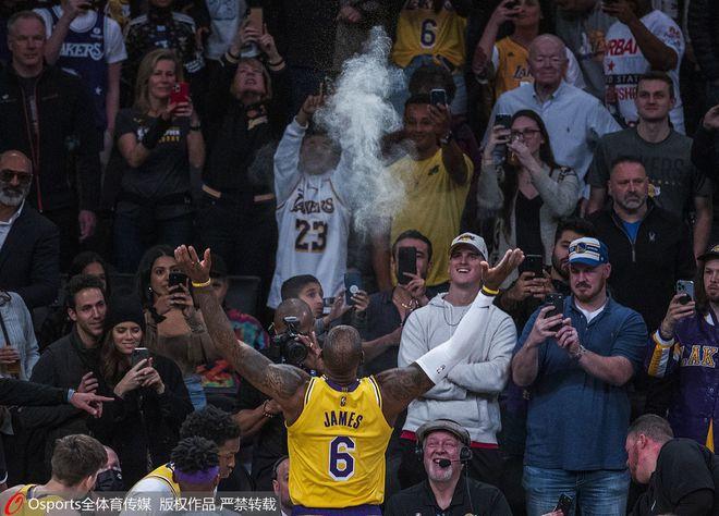 帕金斯和史密斯谈湖人止步于常规赛 对詹姆斯地位的影响